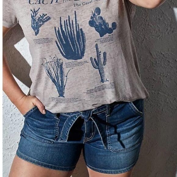 💕SOLD💕 HIGH RISE MID SHORT - VINTAGE STRETCH - Picture 6 of 6